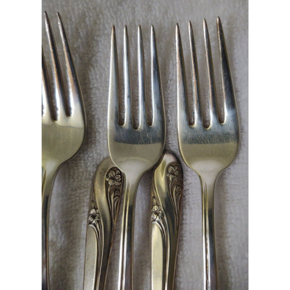 Holmes & Edwards Silverplate Silverware Romance Pattern Salad Forks 8 Pieces - Picture 3 of 9
